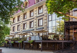 AurA City Hotel